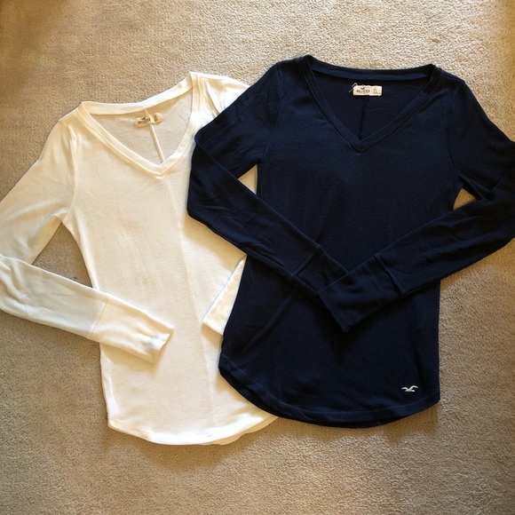 Hollister Tops - Soft long sleeve Hollister v neck, xs.
